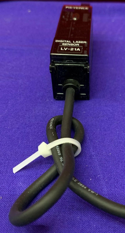 Keyence LV21A / LV-21A digitale lasersensor / versterkereenheid 