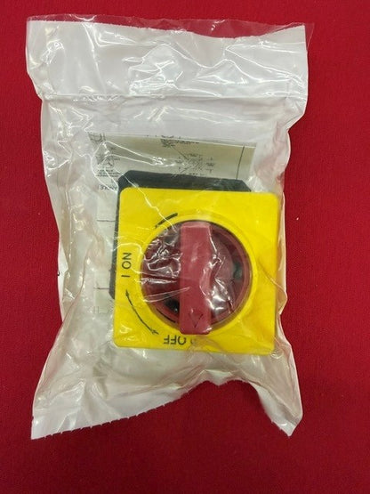 C3CONTROLS DDS2-325-DHMRY NON-FUSED DISCONNECT SWITCH DOOR MOUNT 25Z 3 POLE RED