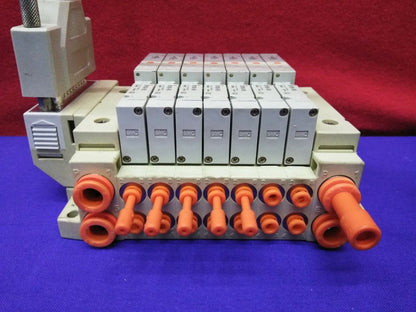 SMC-Stationsverteiler mit 7 SV1100-5FU-Ventilen und Kabel 