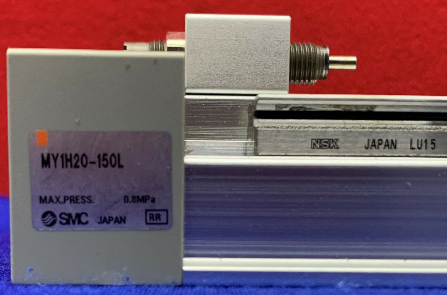 SMC Kolbenstangenloser Zylinder MY1H20-150L / MY1H20150L mit (2) SMC AS1201F Durchflussreglern