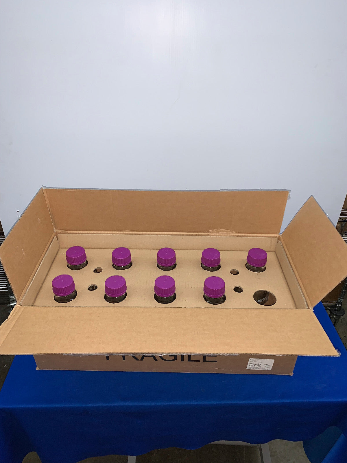 VWR, 21.08, BOUTEILLES EN VERRE DE 1000 ML, IL EN MANQUE 1