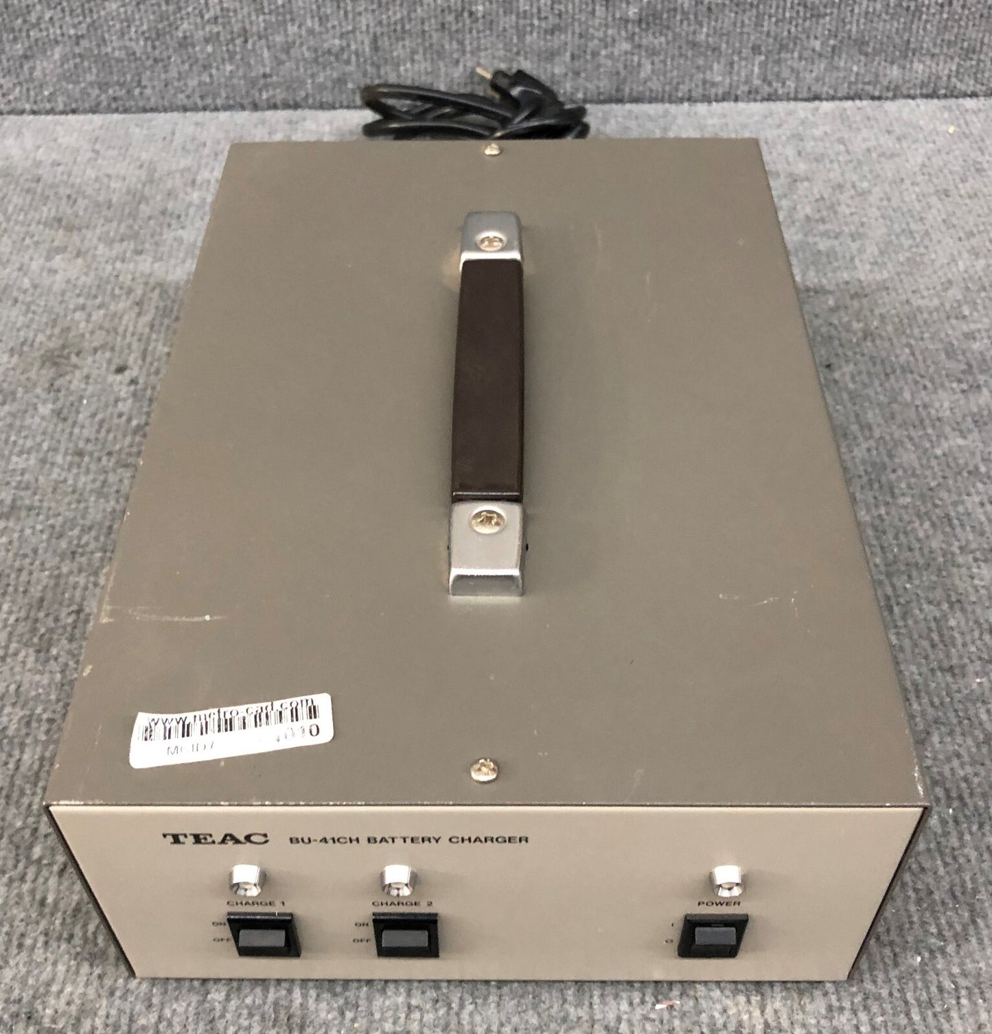 CARICABATTERIE TEAC MODELLO BU-41CH, SN 10811, 100-120 V, 50/60 HZ, 1,5 A