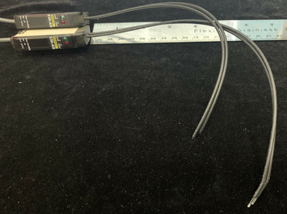 QTY 2 - OMRON E3X-A11 FOTO-ELEKTRISCHE SENSOR