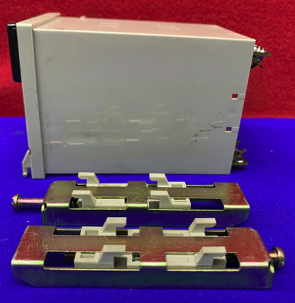 OMRON PLC H7AN CONTROPARTI/RIPARAZIONE CON STAFFE DI MONTAGGIO/PIASTRA POSTERIORE MANCANTE