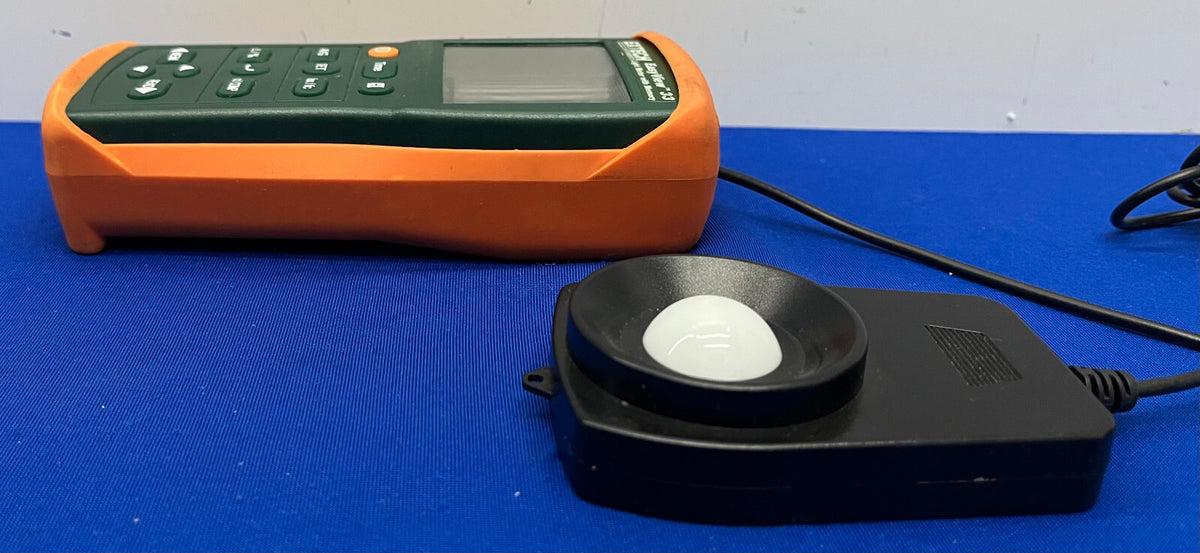 EXTECH EASYVIEW ™ 33 DIGITALES LICHTMESSER MIT SPEICHER UND ETUI