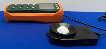 EXTECH EASYVIEW ™ 33 DIGITALES LICHTMESSER MIT SPEICHER UND ETUI