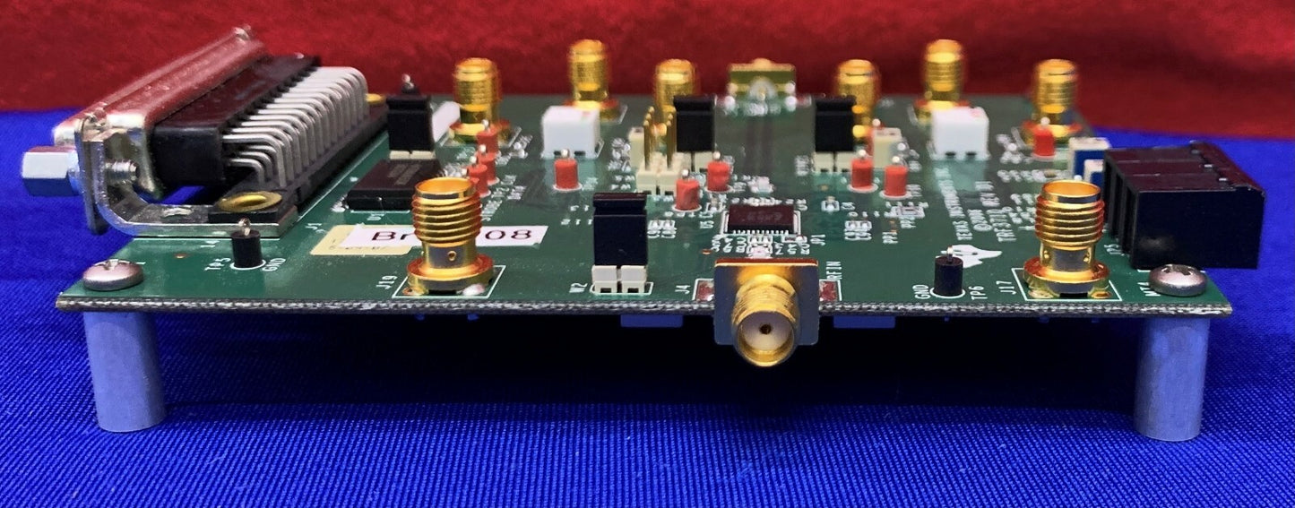 Strumento di sviluppo RF del modulo di valutazione TRF3701 REV D1 di Texas Instruments