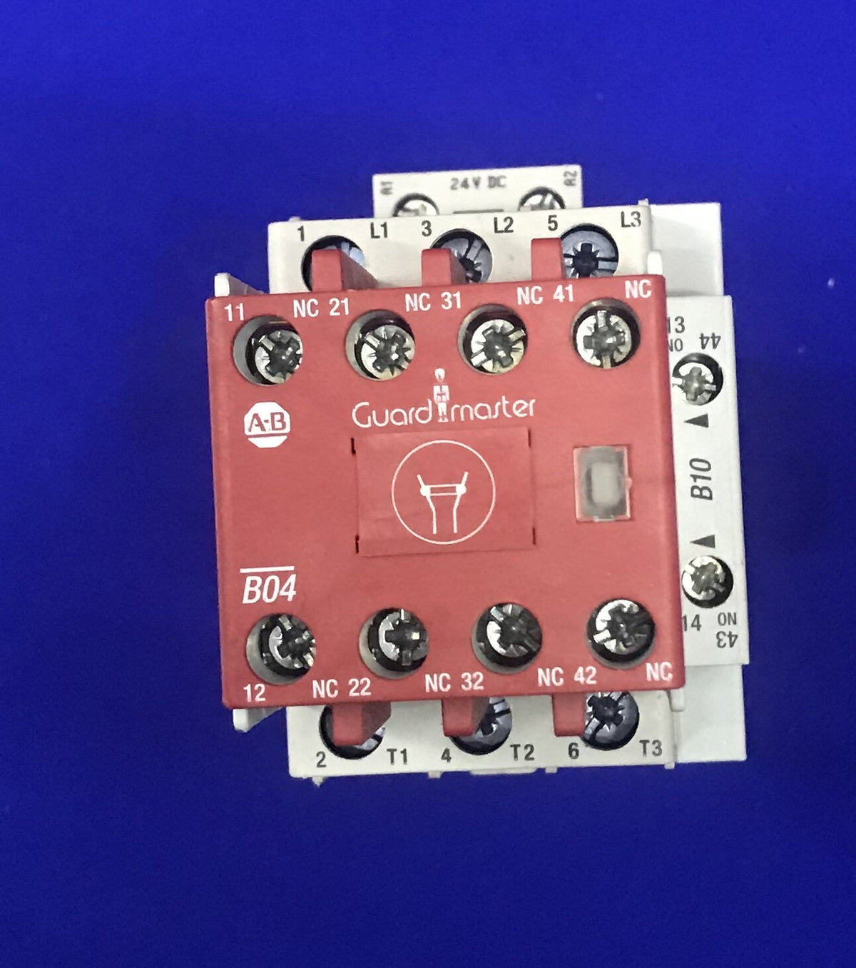 Allen-Bradley / Allen Bradley AB 100S-C30ZJ14C CONTACTOR DE SEGURIDAD DE DISPOSITIVO COMPLETO