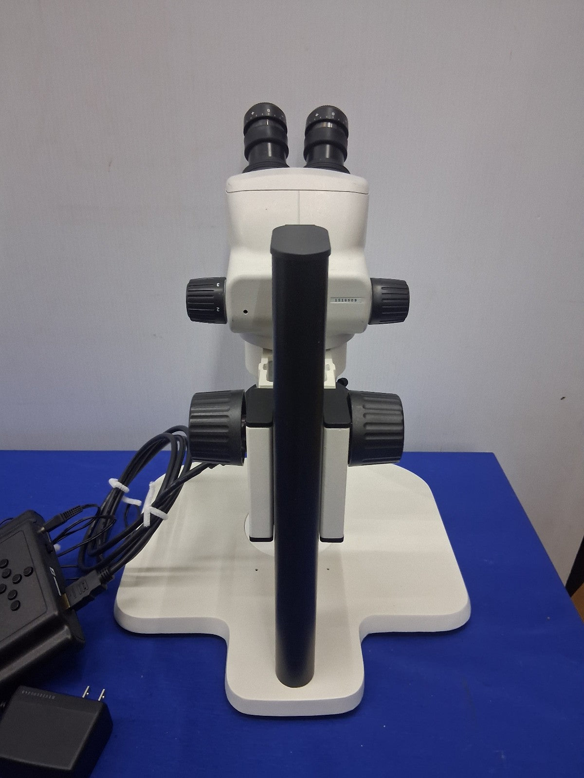 NIKON STEREO SMZ745 MICROSCOPE 6.7-50X  STAND & LED LIGHT C-W10XB/22 EYEPIECES