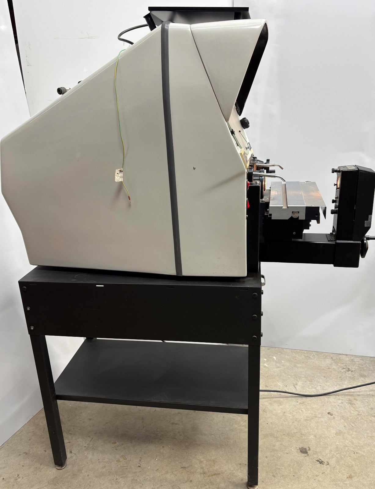 GAGE MASTER 28 MODEL 28/GM1 BENCHTOP OPTICAL COMPARATOR 110V - FOR PARTS/REPAIR