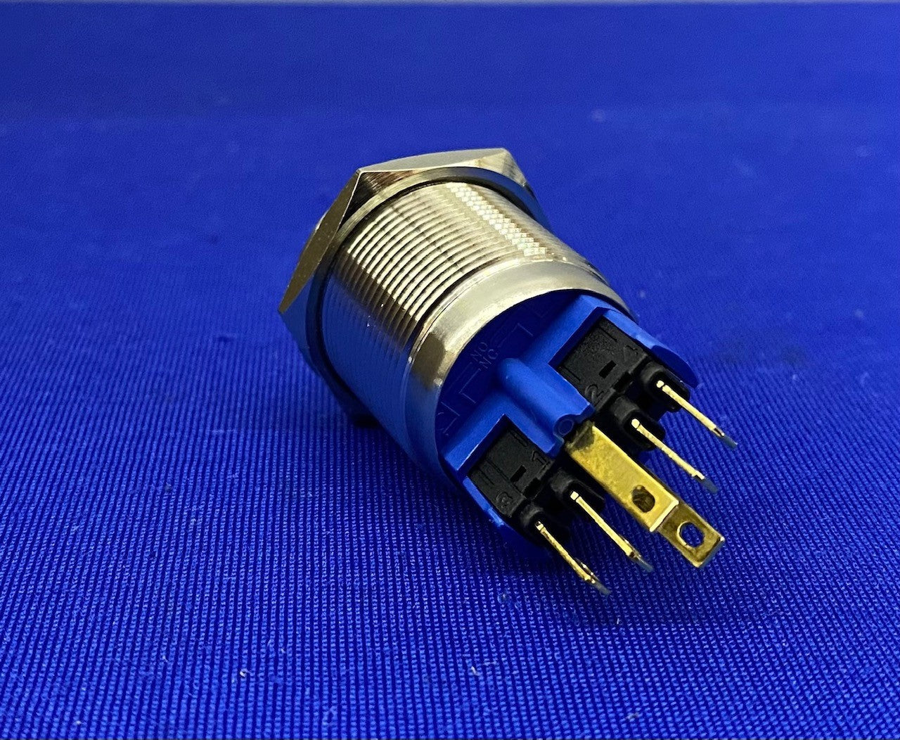 J22-371R METAL PUSH BUTTON SWITCH RED RING LED - MFG UNKNOWN - 1 LOT QTY 7