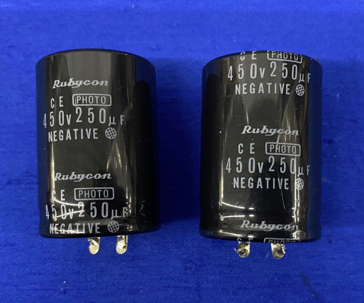 RUBYCON 450V250uF CONDENSATOR, ITEMS ZIJN GEBRUIKT, WORDEN VERKOCHT ALS '1 LOT QTY 2'