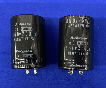 RUBYCON 450V250uF CONDENSATOR, ITEMS ZIJN GEBRUIKT, WORDEN VERKOCHT ALS '1 LOT QTY 2'