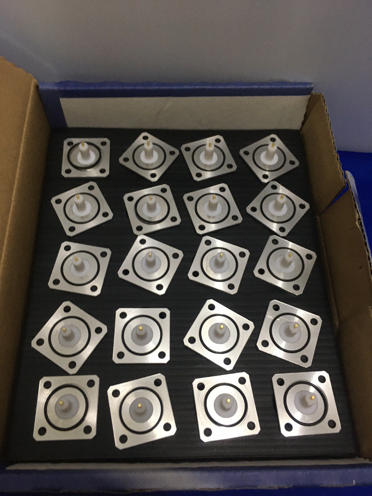 1 SCATOLA DA 20 CONNETTORI RF HUBER+SUHNER ® 23_N-50-0-195/133_NY 515-6001-1050