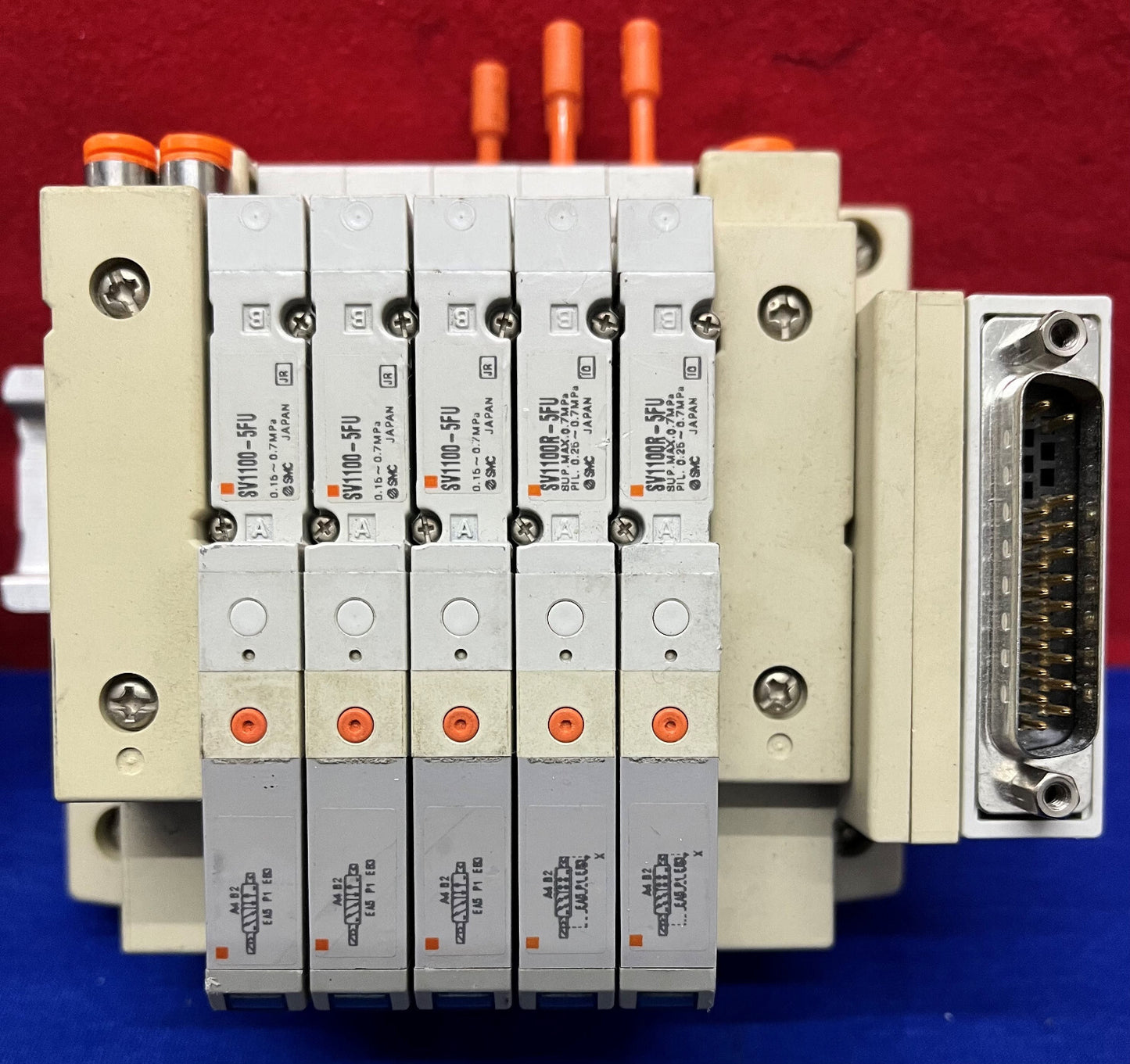 Lot von 2 SMC SS5V1 1011265-00-6 mit (5) SV1100-5FU Magnetventilen