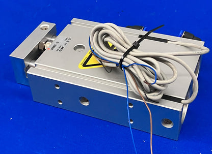 SMC CXSM32-60 DOPPELSTANGENZYLINDER, 32 MM BOHRUNG, 60 MM HUB, MIT D-Y59A POSITIONSSENSOR.