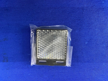 SICK WL170-N132 WL170N132 REFLEX PHOTOELECTRIC SWITCH WITH REFLECTOR & HARDWARE