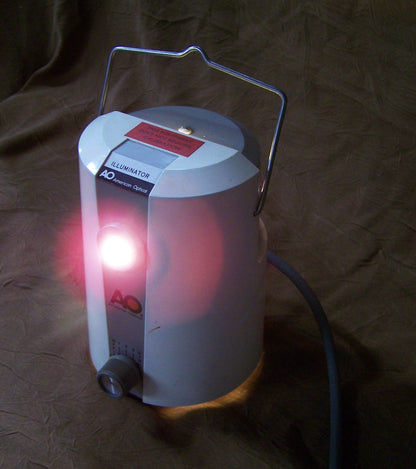 AMERIKAANSE OPTISCHE ILLUMINATOR, MODEL 11-80, 120 V, 60 HZ, 1,5 AMPÈRE 