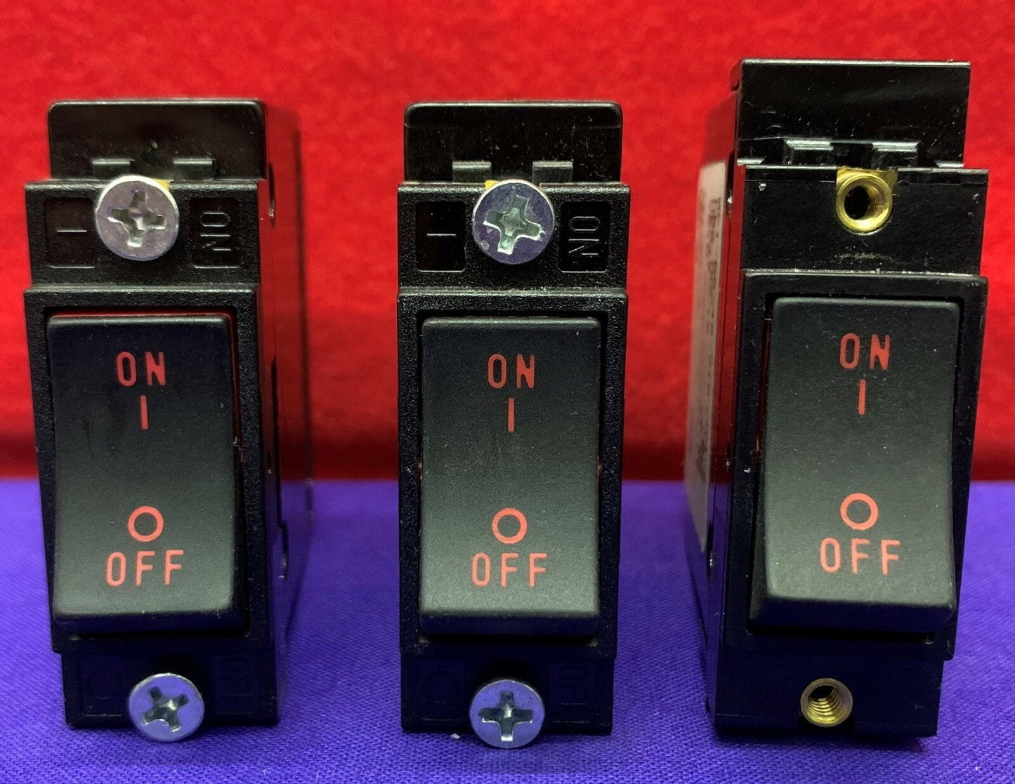 Lotto di 3 interruttori AF1-B0-46-718-331-C 18,5 AMP 277 V Max / Ampere di intervento 23,1 