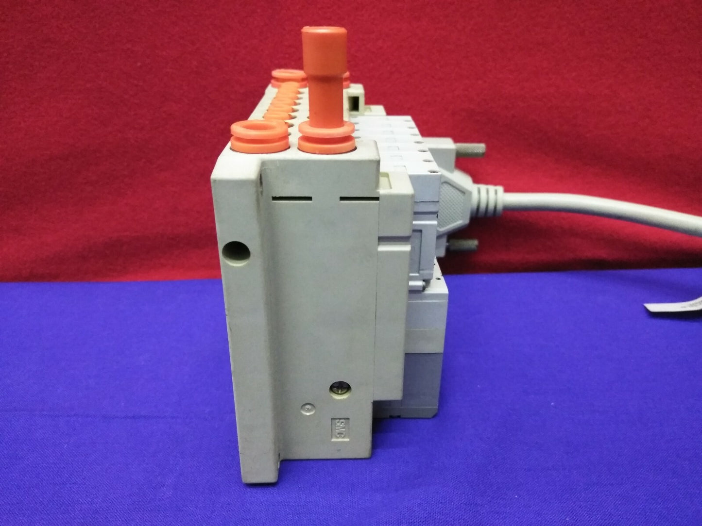 SMC-Stationsverteiler mit 7 SV1100-5FU-Ventilen und Kabel 