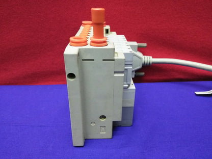 SMC-Stationsverteiler mit 7 SV1100-5FU-Ventilen und Kabel 