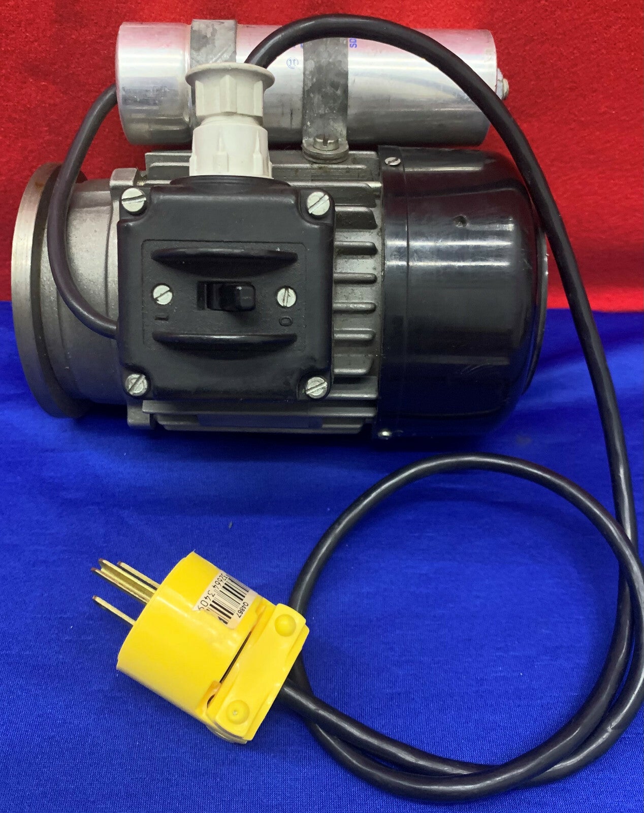 ANTRIEBSTECHNIK 7960327RBF0.0974-71 MOTEUR 1650/min 2,0A 115V 60Hz. L'ARTICLE EST UTILISÉ.