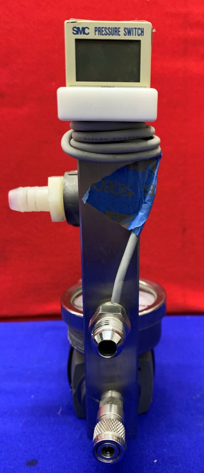 Misuratore di portata dell'acqua Hedland H605S-002 con manometro McDaniel 300 psi 