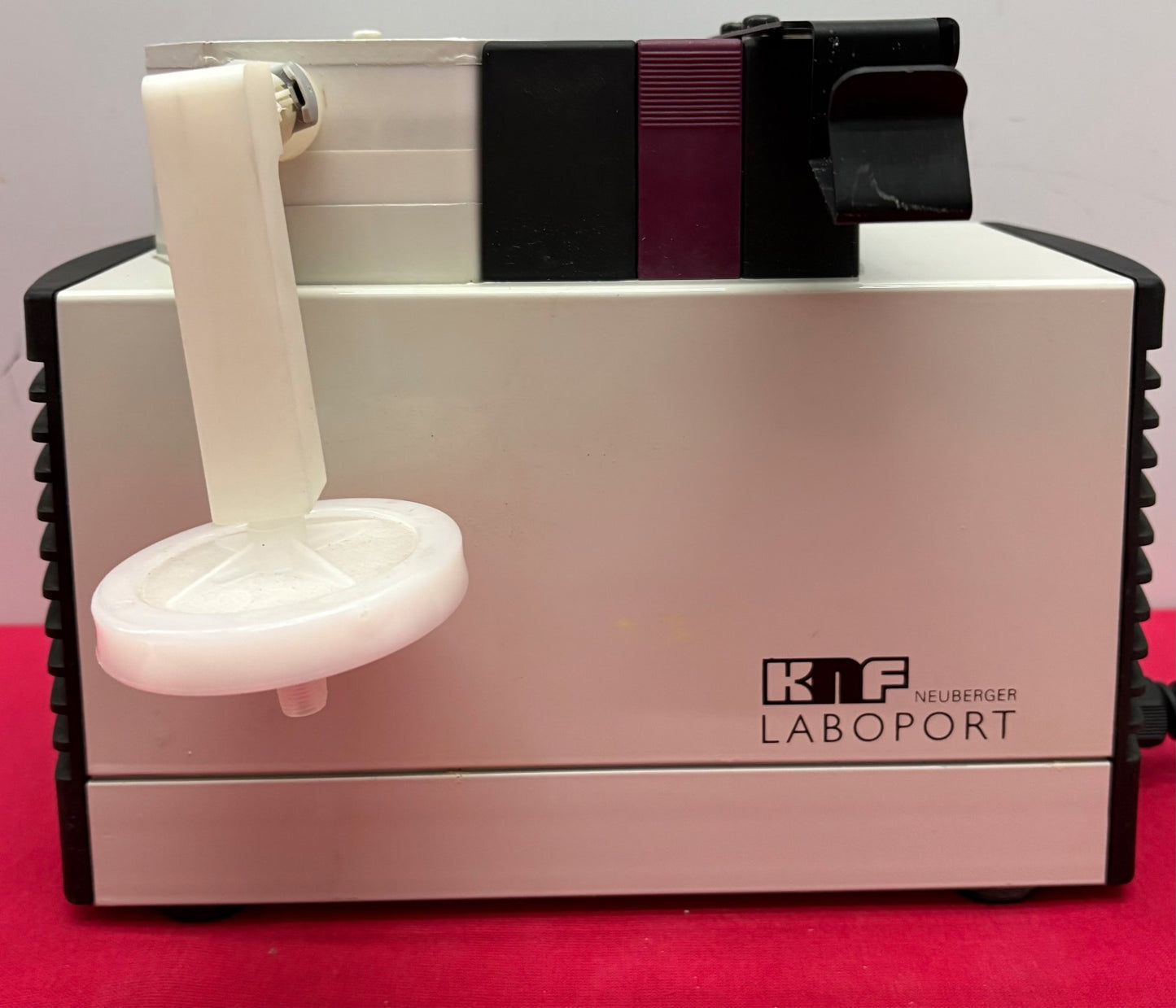 KNF LAB NEUBERGER LABOPORT® UN840 FTP VACUUM PUMP