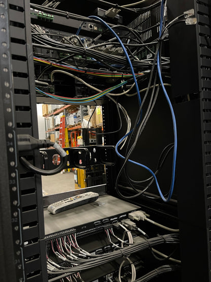 SPL INTEGRIERTE LÖSUNG MEDIENSCHRANK MIT INHALT