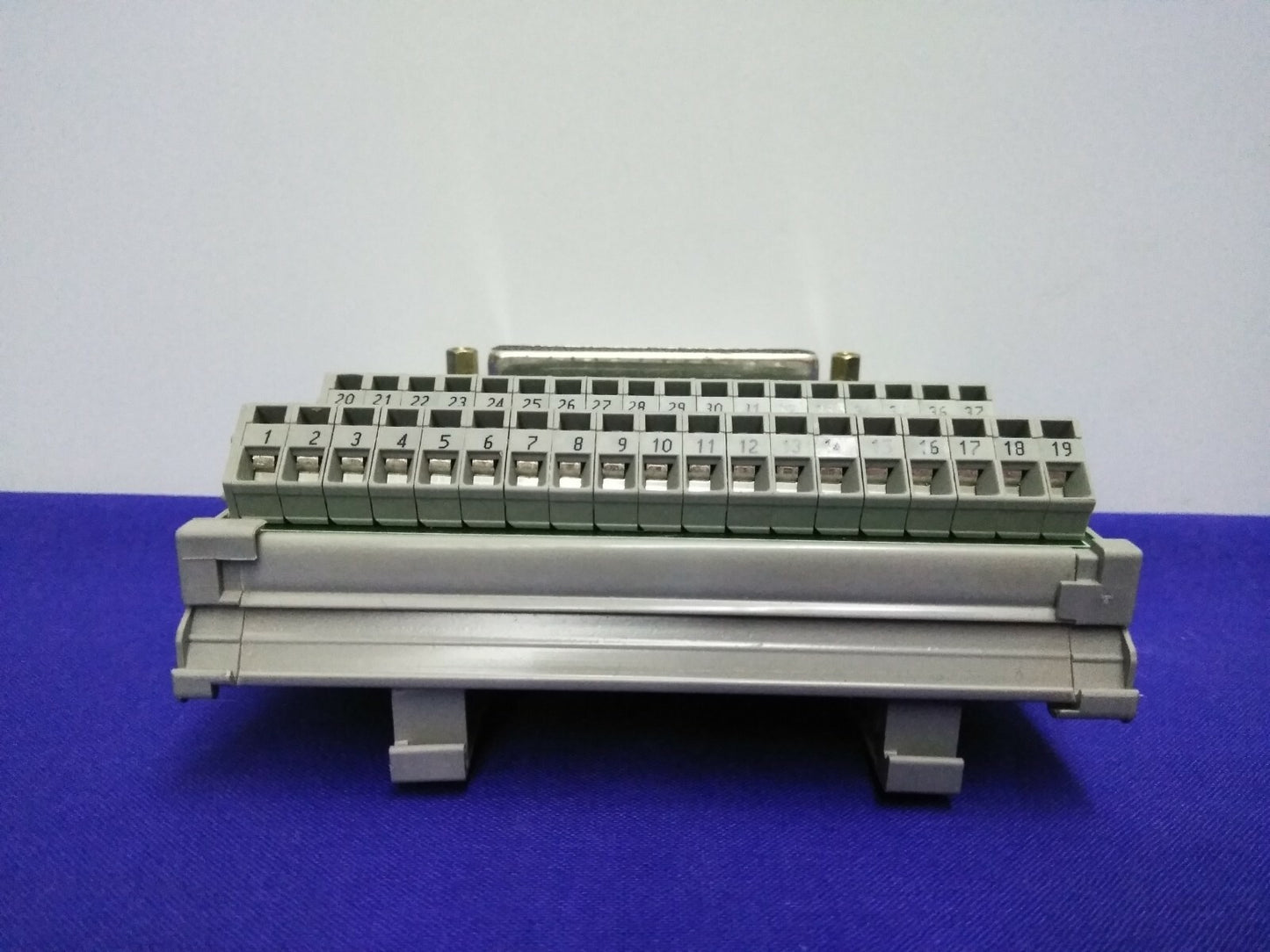 WAGO BREAKOUT BOARD / MODULE / TERMINAL 37-PIN D SUB 