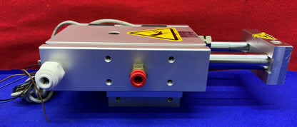 Cilindro guiado de doble vástago SMC CXSM32-50 con sensores SMC D-Z76 