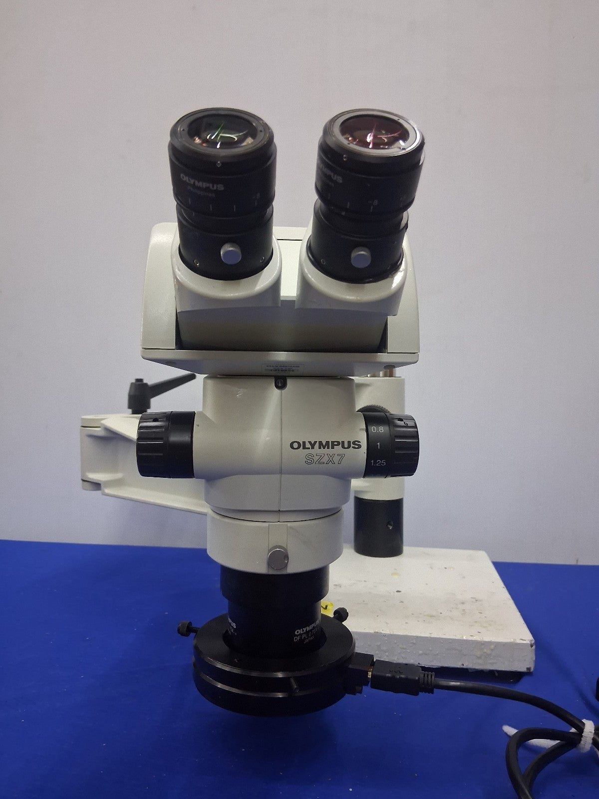 OLYMPUS SZX7 8-56 X SZX-TB1 TILTING ERGONOMIC BINOCULAR MICROSCOPE DF PL 0.75X-4