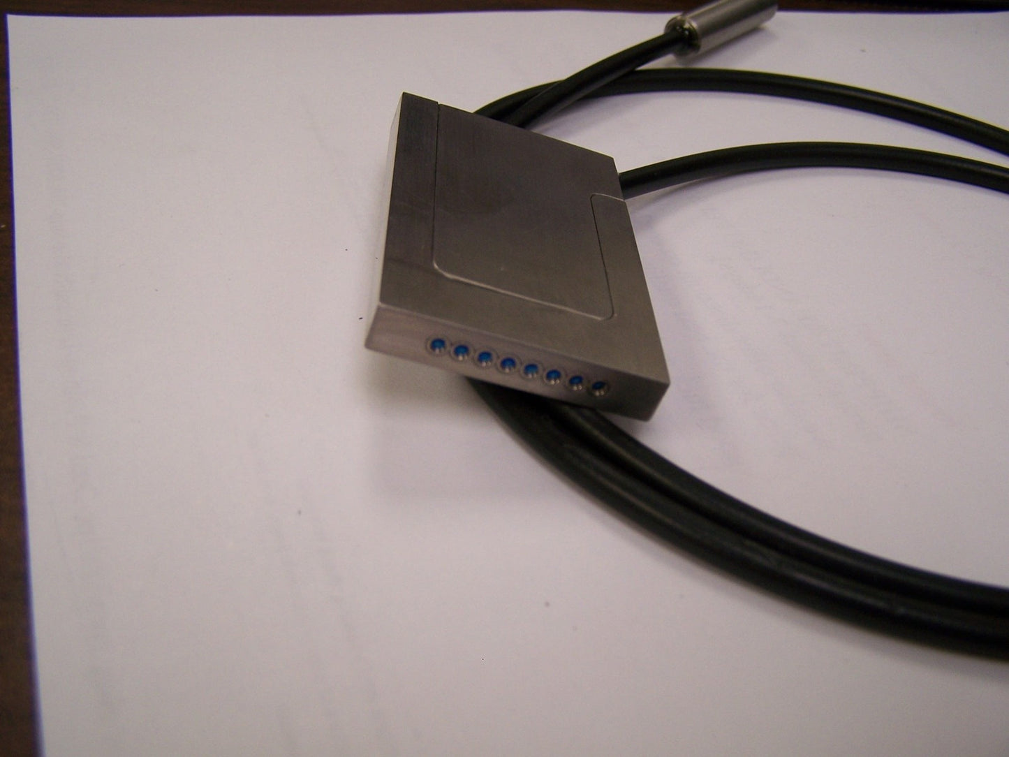 CONJUNTO DE FIBRA ÓPTICA DE 8 CANALES DE 65 MM X 38 MM X 6,9 MM DE GROSOR CABLE DE 1 METRO DE ACERO INOXIDABLE