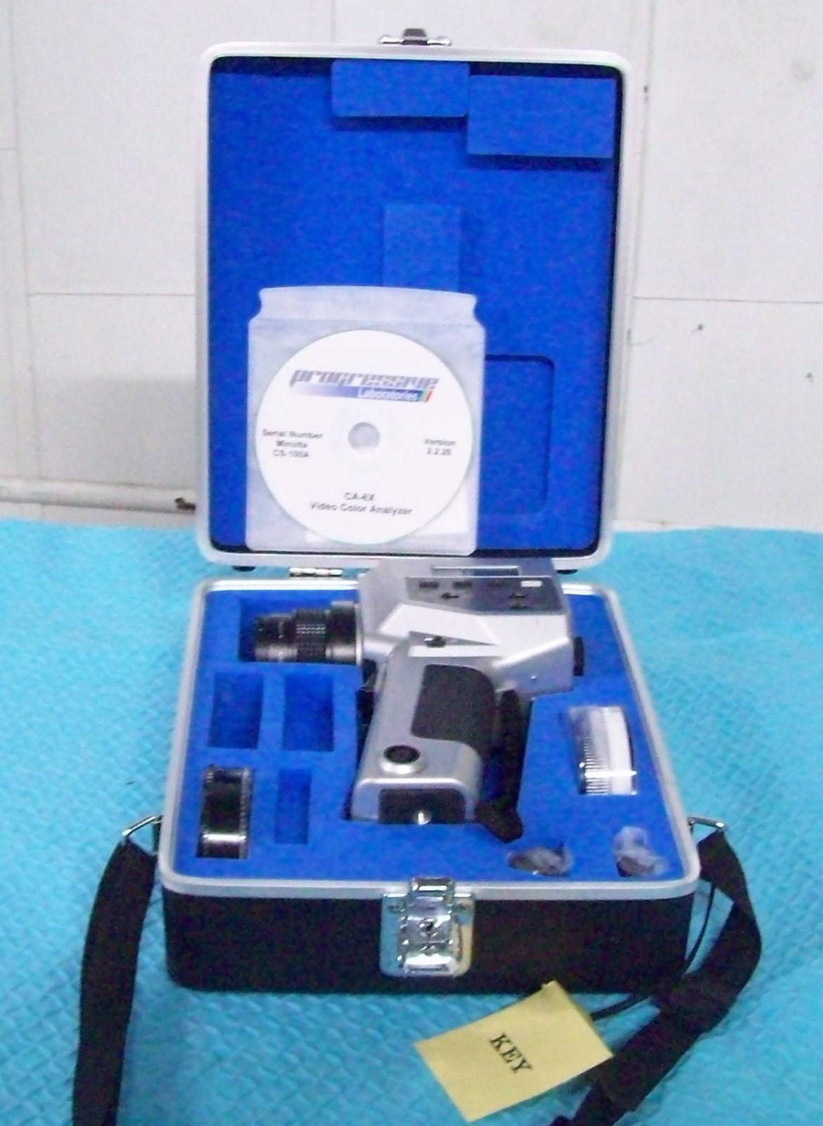 MINOLTA CHROMA METER CS-100A SN 11124007 VIDEO COLOR ANALYZER FOR PARTS / REPAIR