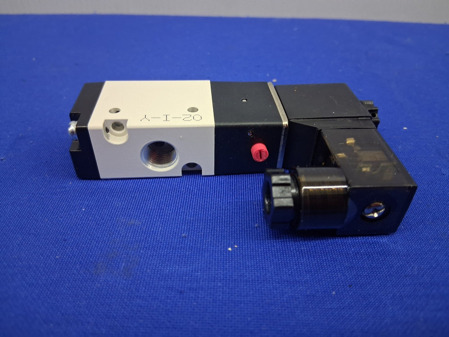 Automation Direct Nitra AVS-3111-24D Pneumatic Solenoid Valve 3 Port 1/8" Female