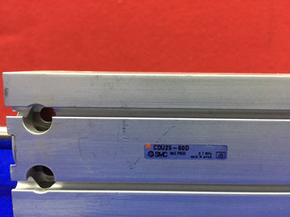 SMC CDU25-60D FREI MONTIERTER ZYLINDER, MAX. DRUCK 0,7 MPa