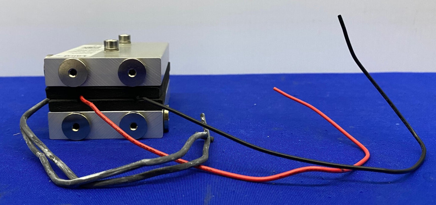LAIRD TECHNOLOGIES ® LL-060-12-00-00-00 CONJUNTOS TERMOELÉCTRICOS LÍQUIDO/LÍQUIDO