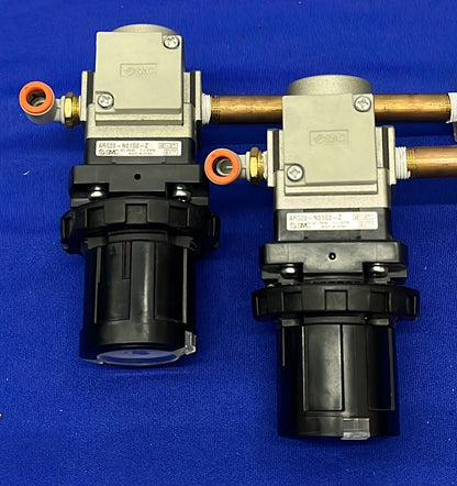 MANÓMETRO REGULADOR SMC ARG20-N01G2-Z con SMC VQZ232R-5M1-N7T - 1 LOTE CANTIDAD 2 