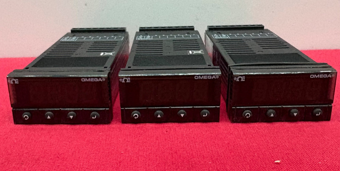 OMEGA PANEL METER DPi32 90-240V 4 DIGIT TEMPERATURE/PROCESS - PARTS/REPAIR/QTY 3