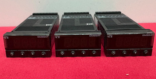 OMEGA PANEL METER DPi32 90-240V 4 DIGIT TEMPERATURE/PROCESS - PARTS/REPAIR/QTY 3