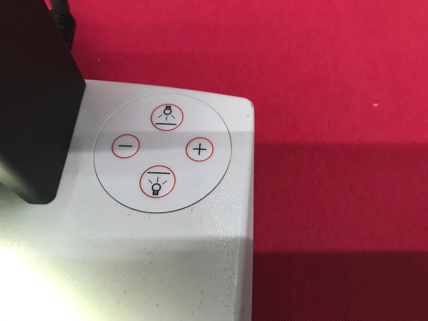 LEICA EZ4 STEREO MICROSCOPE WITH BUILT IN TOP AND BACK LIGHTING 8-35X