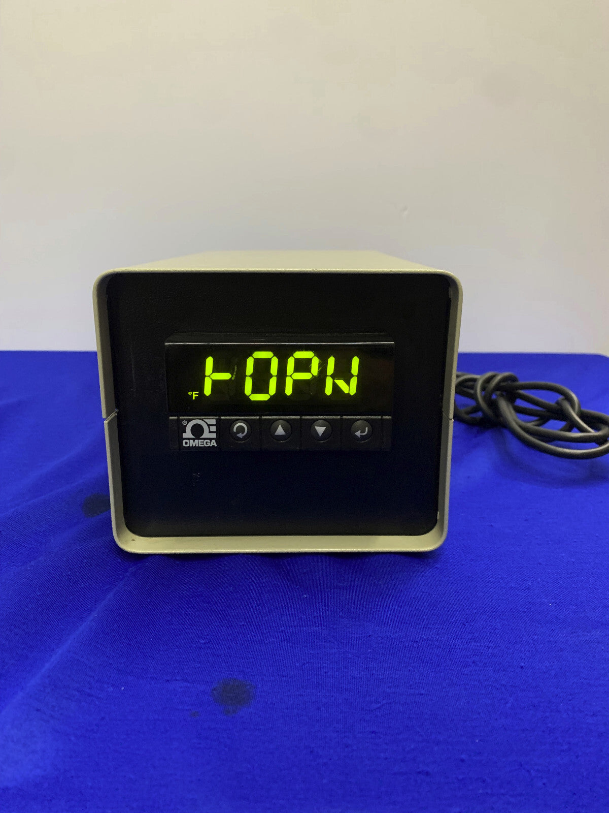 OMEGA TEMPERATURE CONTROLLER TESTED TO POWER
