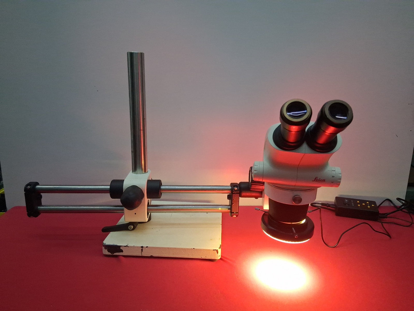 Leica S4E 6.3-30X Stereo Zoom Microscope with Boom Stand and LED Ring Light