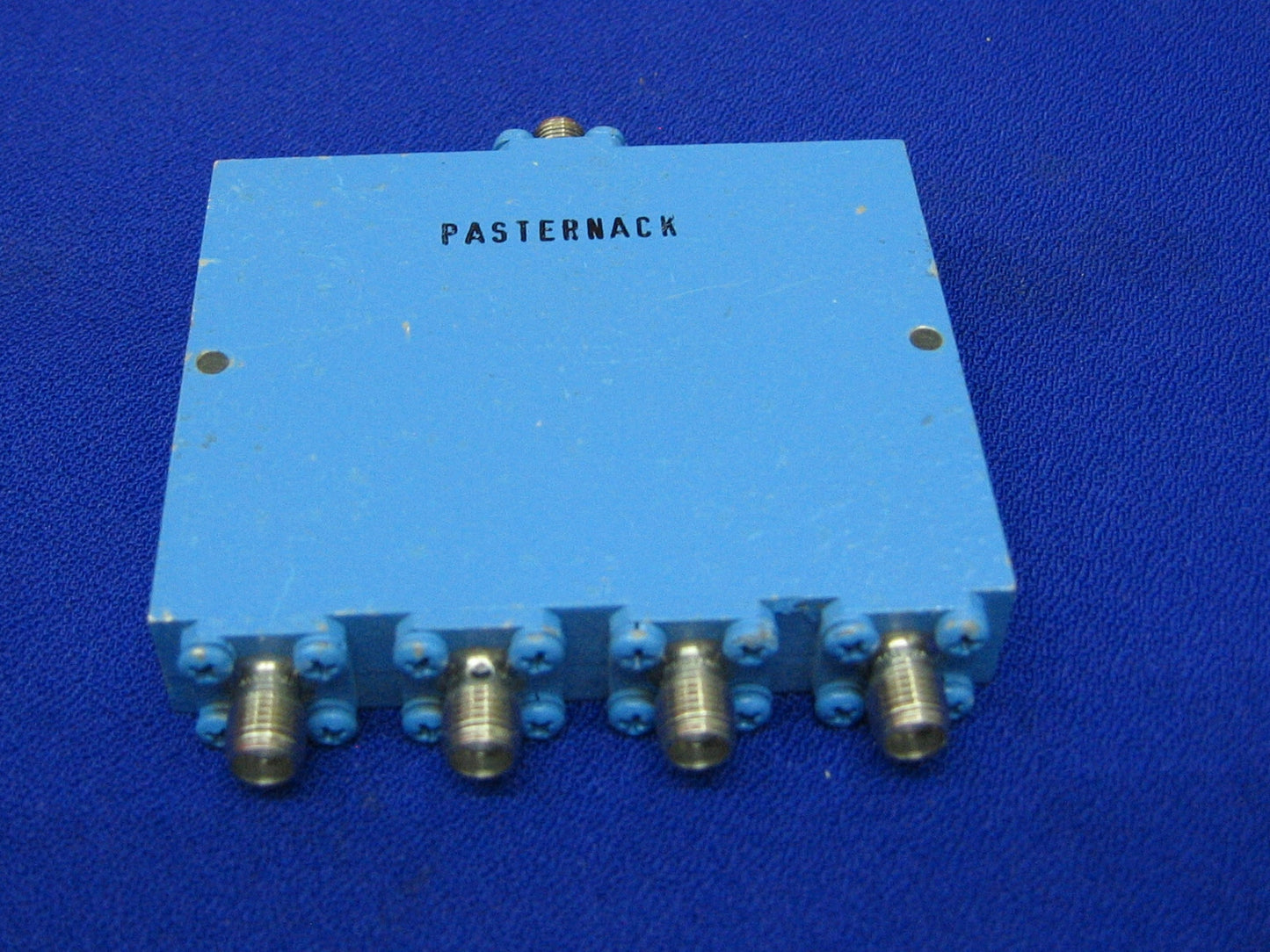 DIVISOR DE POTENCIA SMA DE 4 VÍAS DE 2 GHz A 4 GHz PASTERNACK PE2015 500 hm 