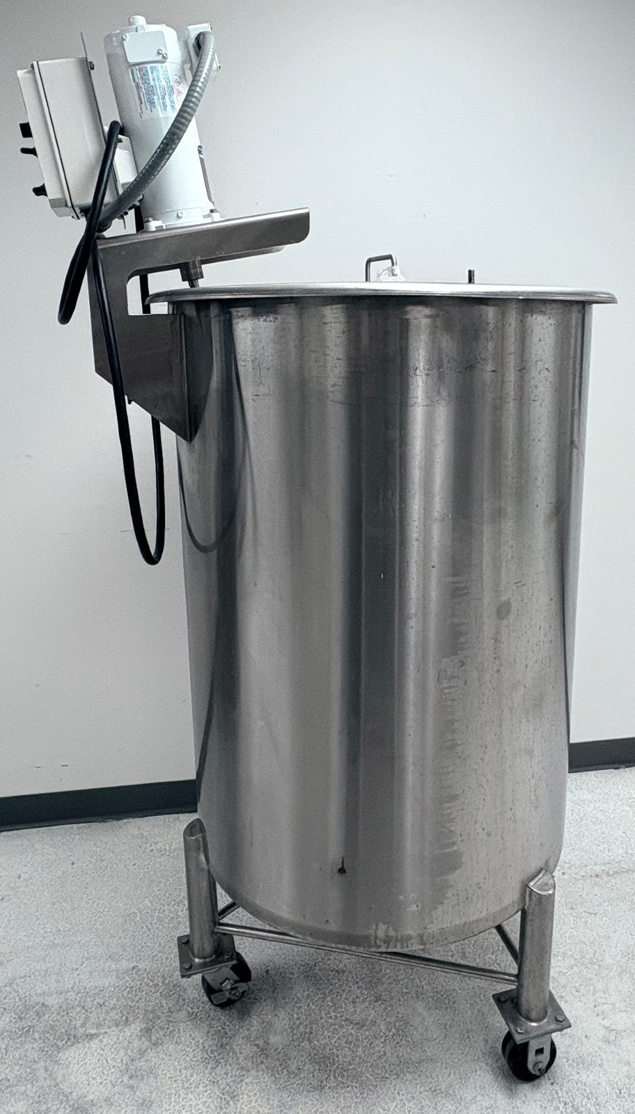 G&F MANUFACTURE SST-125G VERTICAL FINISH  MIXING TANK 125 GALLON W/AGITATOR