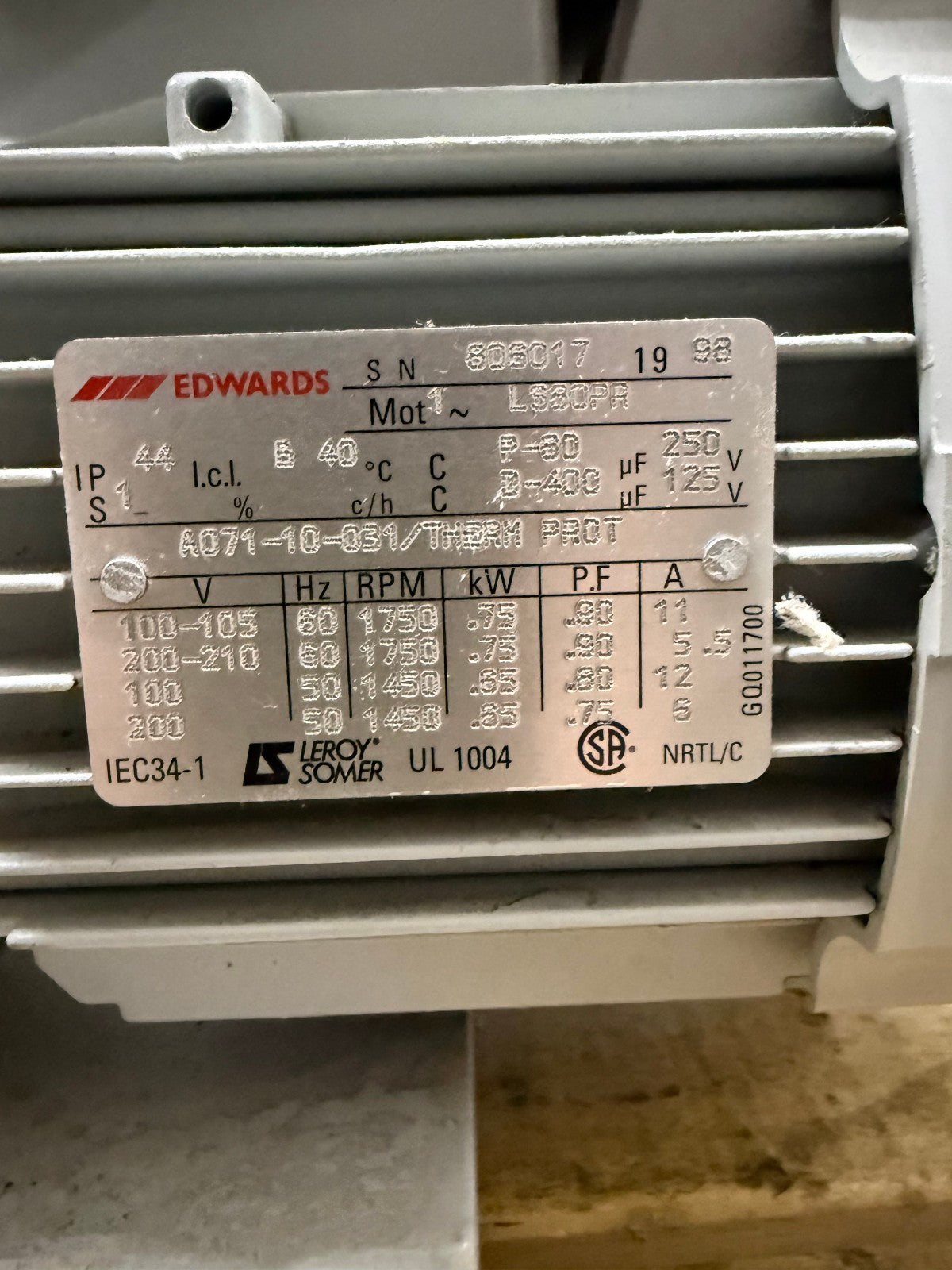 Edwards E1M18 VACUUM PUMP G1946-80006 A34324904 FOR PARTS / REPAIR