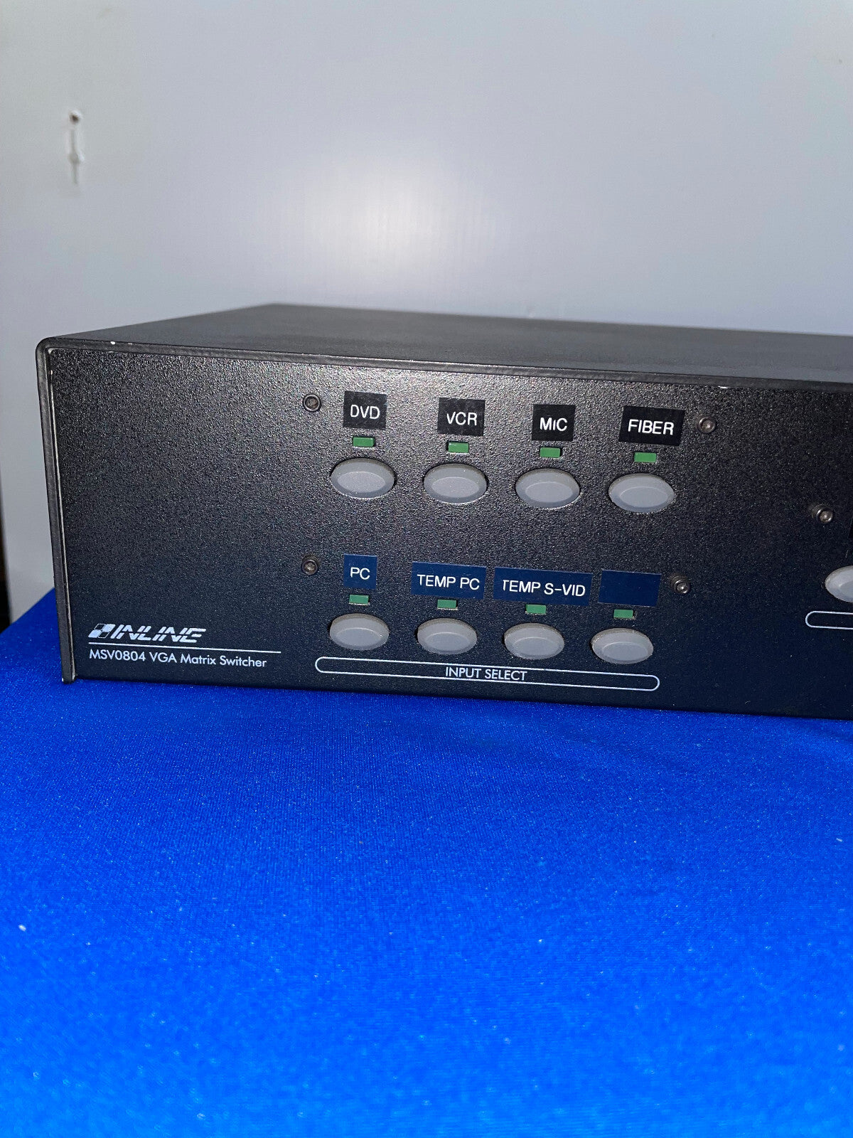 INLINE、MSV0804、VGA マトリックス スイッチャー、電源が入らない