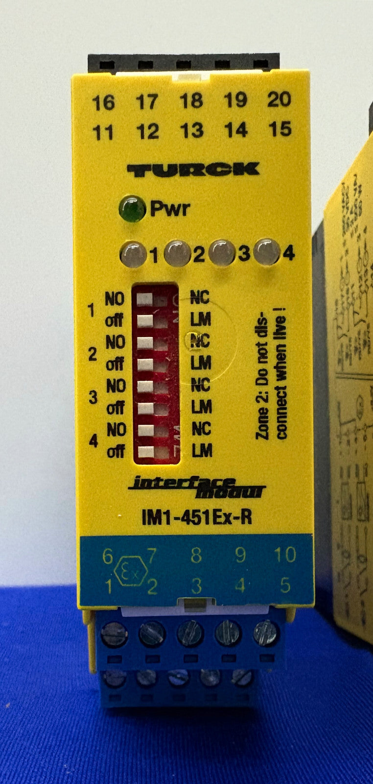 TURCK IM1-451Ex-R 絶縁スイッチングアンプ 4 チャンネル LED インジケーター - 1 ロット数量 2 