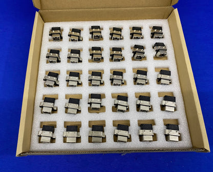 AMPHENOL ® / MOTOROLA MRJ-5380-01 / 515-1002-0048 モジュラージャックコネクタ 30 個
