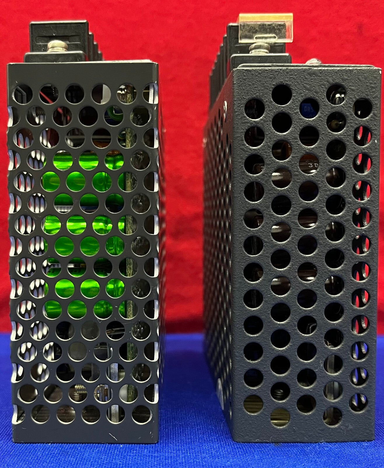 1 LOT HOEVEELHEID VAN 2 - LAMBDA LUS-8A-5 VOEDING